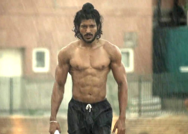 Farhan Akhtar's Bhaag Milkha Bhaag sweeps Filmfare Awards