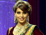 Bipasha Basu: I Want an Elaborate Bengali Wedding bi12.jpg