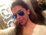 Deepika's selfie at NDTV Indian of the Year deepika-selfi16.jpg
