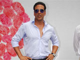 Akshay Kumar: Avoid using mobile phones in theatres