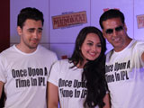 Akshay Kumar organizes in-flight entertainment for Sonakshi Sinha, Imran Khan