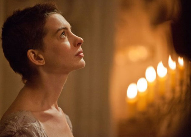Anne Hathaway cried when her hair was cut for Les Miserables