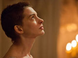 Anne Hathaway cried when her hair was cut for Les Miserables