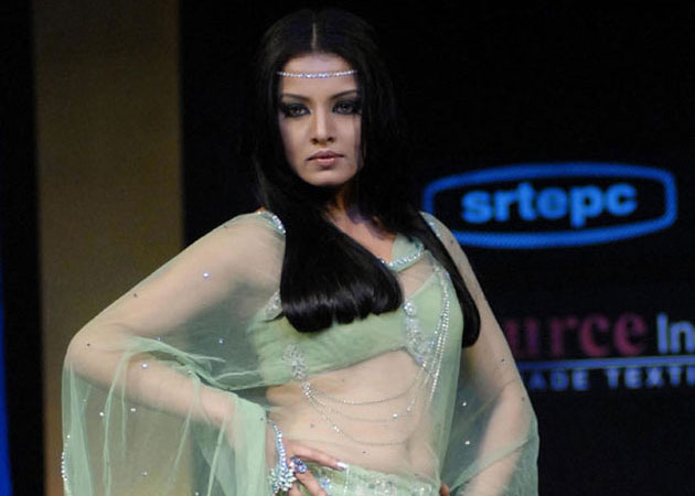 Celina Jaitley disappointed with Supreme Court's refusal to review gay ruling