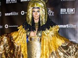 heidi klum s elaborate cleopatra costume at haunted holiday party