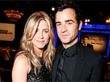 jennifer aniston justin theroux postpone wedding till august