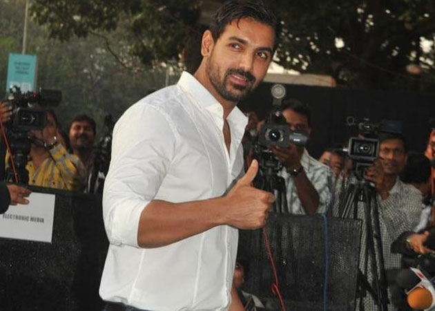 When John Abraham dodged Bipasha Basu at Race 2 premiere