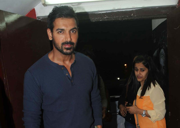 Would like to give most of my clothes to charity: John Abraham