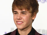 justin bieber reaches 40 million mark on twitter
