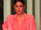 Kareena Kapoor's Shuddhi six pack abs will compete with Hrithik Roshan's kareena-phone-thumb.jpg