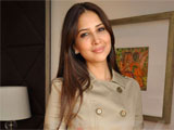 kim sharma s cricket connection s here to stay