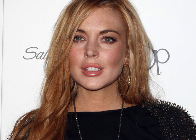 Lindsay Lohan says she is recovering from pneumonia