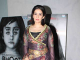 manisha koirala enjoying shopping at fairs drinking lemonade