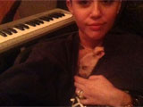Miley Cyrus' diamond rings spark marriage rumours