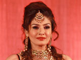 Raveena Tandon gets taste of potholed roads of Madhya Pradesh raveena-mp-thumb.jpg