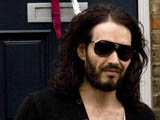  Russell Brand offers help to homeless man