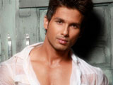 shahid kapoor getting a tan for i rambo rajkumar i 