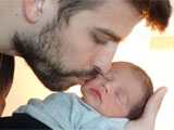 shakira posts first photo of baby on twitter