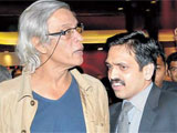 sudhir mishra gets into scuffle with bouncer at multiplex