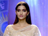 Sonam Kapoor: I am Just an Actor, There's No Responsibility sonamkthumb.jpg