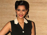 Sonam Kapoor: Nothing wrong in signing a no-pregnancy clause sonamsix-th.jpg