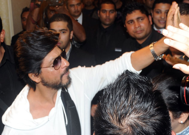IIFA 2013 begins, Shah Rukh Khan makes late entry