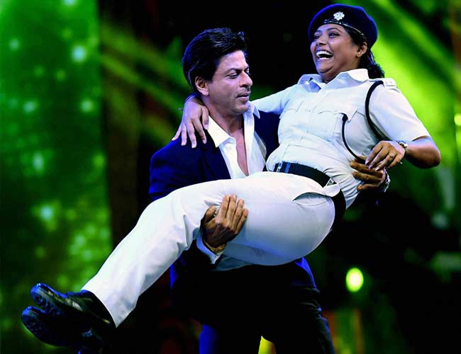  Shah Rukh Khan on Kolkata Controversy: It's Not About the Uniform but About a 'Lady in Uniform' 