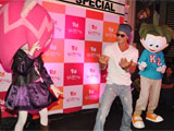 Shah Rukh Khan Loves 'Sports, Cinema and Kids' srkkidsthumb.jpg