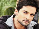 Raqesh Vashishth replaces Karan Singh Grover in Qubool Hai rvthumb.jpg
