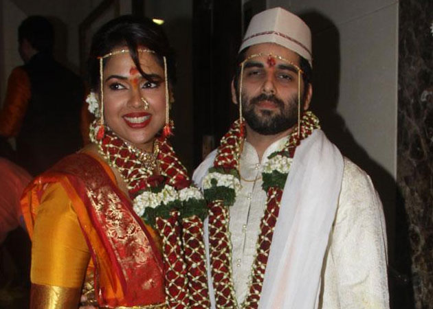 Actress Sameera Reddy marries fiance Akshai Varde