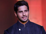 Sidharth Malhotra thrilled to have walked the ramp with Amitabh Bachchan sidmrampthumb.jpg