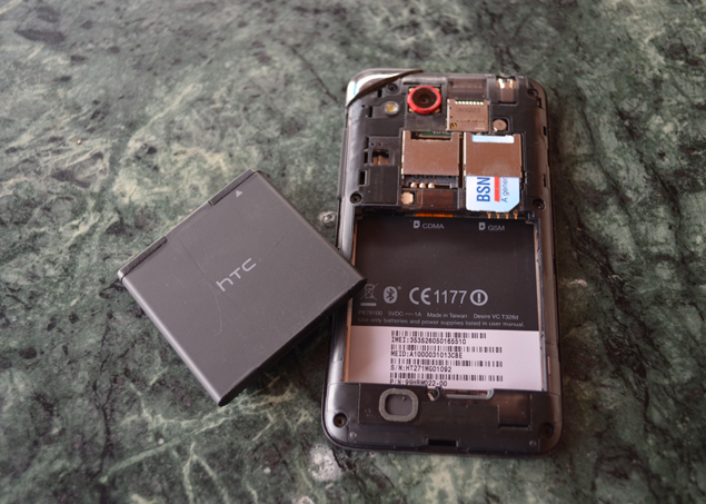 HTC Desire VC-battery-SIM.jpg