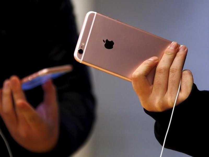 US Sought Data From 15 Apple iPhones in Last Four Months