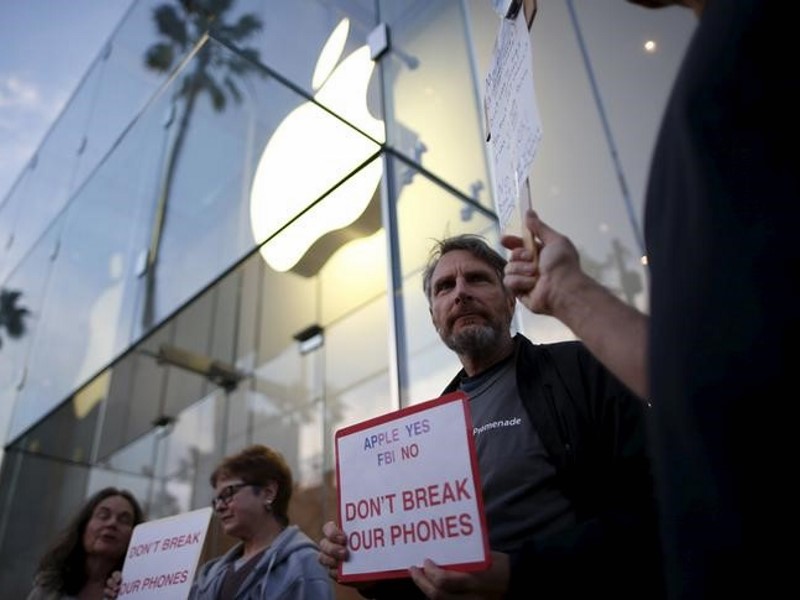 Apple Sees Solid Support in iPhone Encryption Fight: Poll