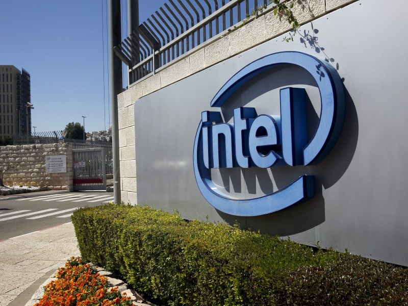 Intel and Microsoft Face Different Challenges in Shifts to Cloud