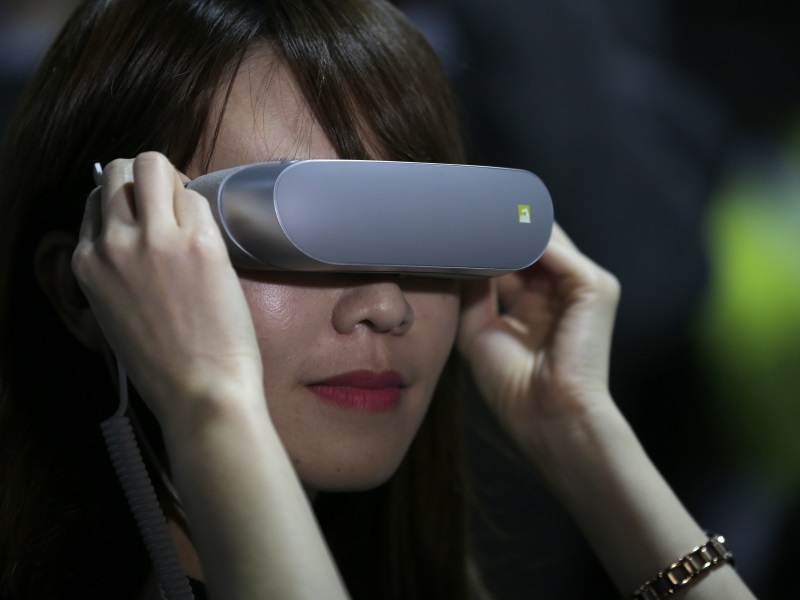 MWC 2016: Camera Boost, Virtual Reality for New LG, Samsung Flagships