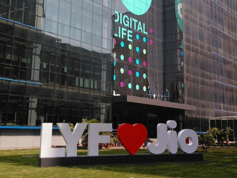 Reliance Jio to Have Close to 1 Million Recharge Outlets at Launch