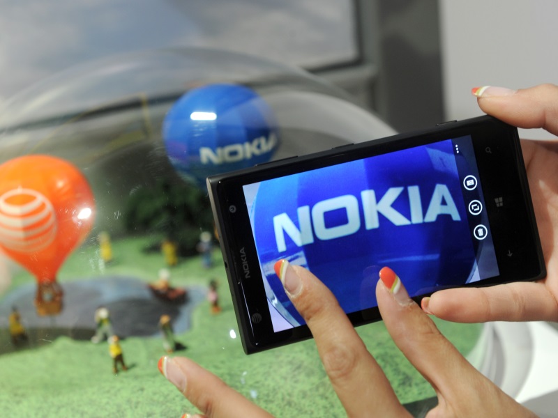 Nokia Posts Weak Quarterly Profits, Lifts Cost-Cut Target