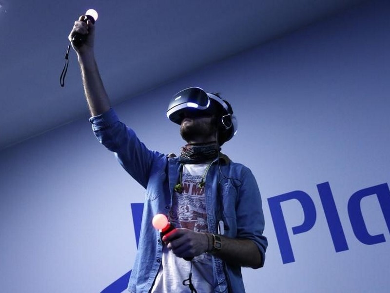 Playstation VR vs Oculus Rift vs HTC Vive: What's the Difference?