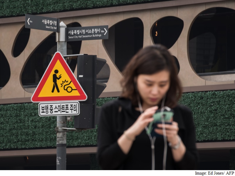 Heads Up! Seoul Launches Campaign to Keep Smartphone Users Safe