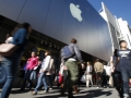 Apple outshines rivals amongst shoppers around the globe apple-holiday-shopping-120.jpg