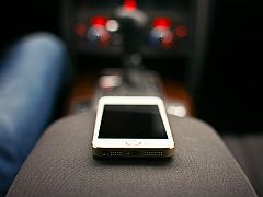 In China, Mobile Internet Users Now Exceed Those Logging in From a PC apple_iphone_5s_gold_picjumbo_viktor_hanacek_small.jpg