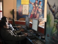 Chinese Hackers Switched Focused to US Experts on Iraq: CrowdStrike chinese_internet_cyber_cafe_reuters_small_02.jpg