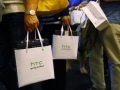 HTC One mini sales can resume in UK; Nokia complains htc-buyers-reuters-120.jpg
