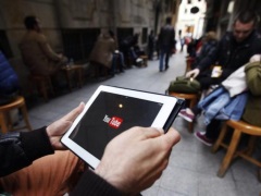 YouTube Helping Dermatologists Connect Directly With the Public youtube_on_ipad_reuters_small_02.jpg