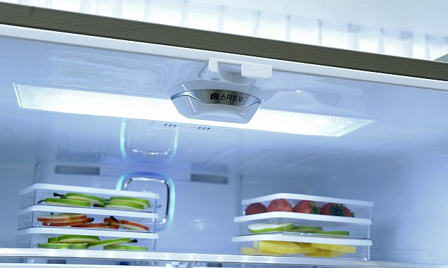 lg_homechat_smart_refrigerator_built_in_camera.jpg