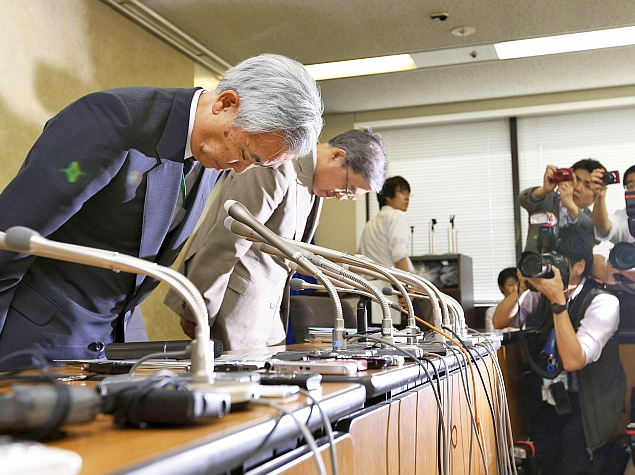 toichiro_mizushima_president_japan_pension_bow_apology_reuters.jpg