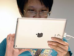 Apple Reports Strong Growth in India iPhone, iPad, Mac Sales women_using_apple_ipad_ap_small.jpg