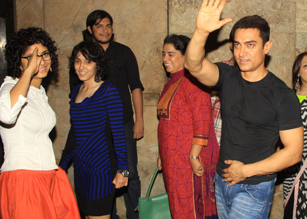 Aamir watches Qayamat Se Qayamat Tak with family, cast and crew