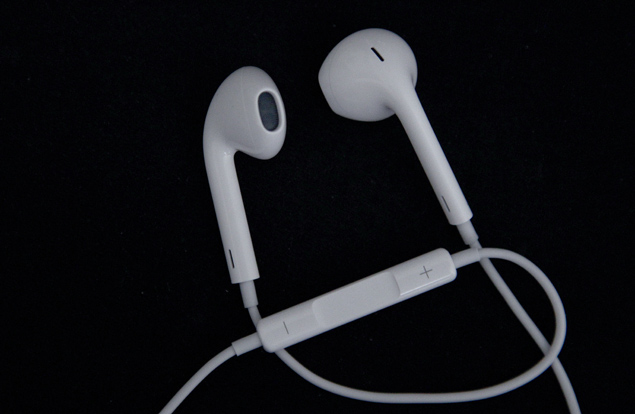 Apple unveils EarPods, new Lightning connector